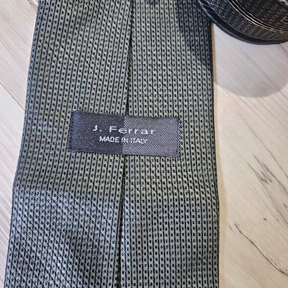J. Ferrar Italian 100% Silk Green/Black Geometric Tie - Picture 4 of 7